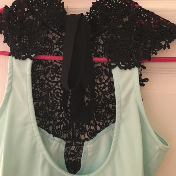 Halter top - Picture 4 of 4