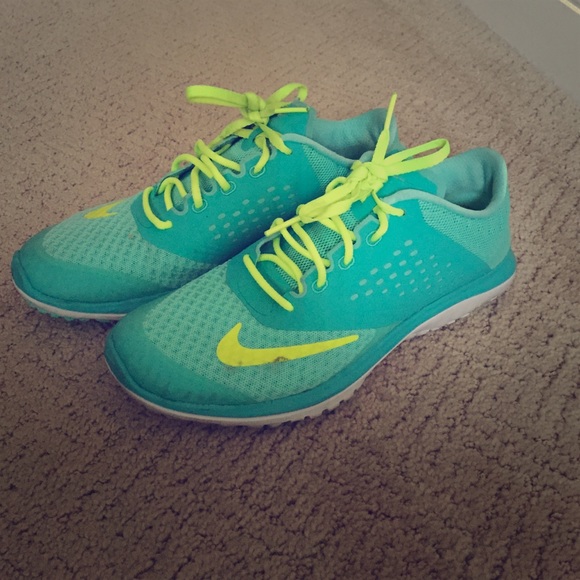 Nike fit sneaker , training shoe