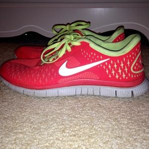 Size 9.5 Nike Free Run 4.0
