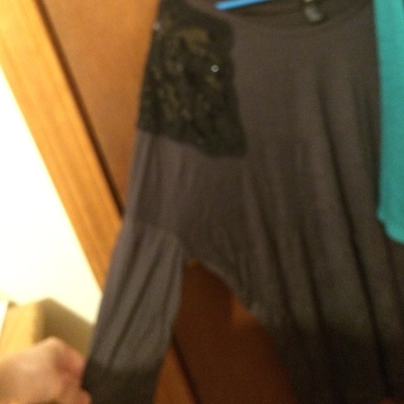 3/4 length grey and black top ! - Picture 4 of 4