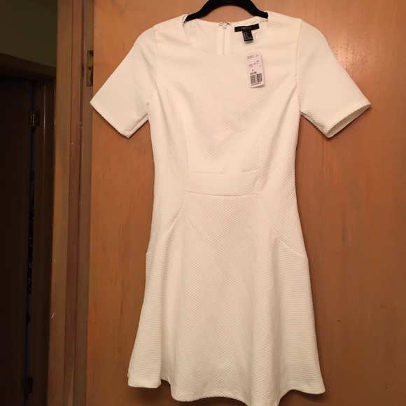 Cream geometric A-line dress. Short sleeved.