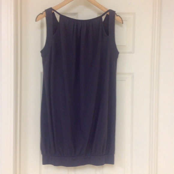 Sleeveless Tops - Picture 3 of 3