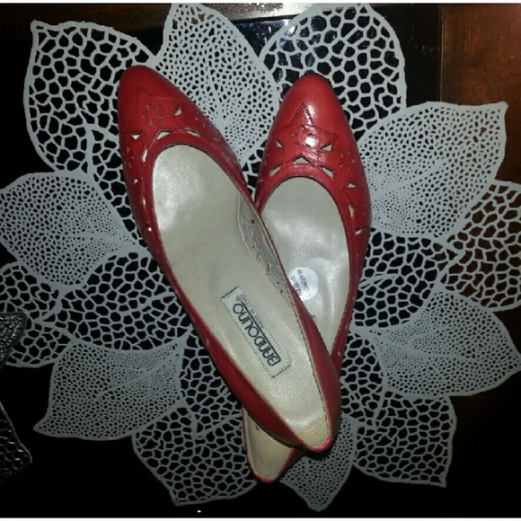 Vintage New Bandolino leather Kitten Heels Narrow - Picture 2 of 4