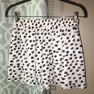 White & black polka dot flowy shorts