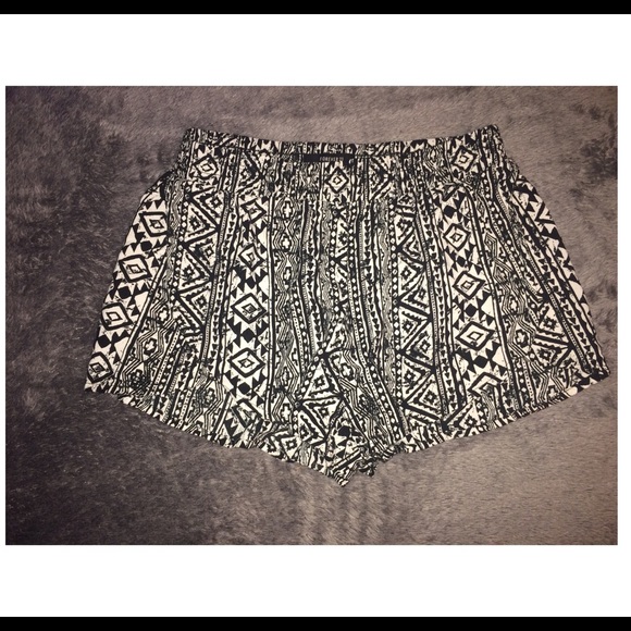 Aztec loose shorts