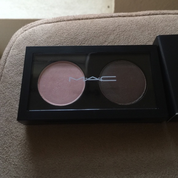 MAC eyeshadow duo Colourizations