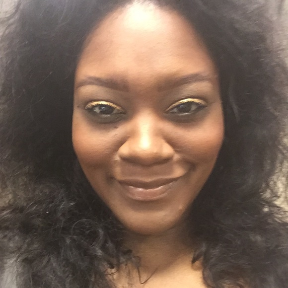 Meet your Posher, Erika - Picture 2 of 3