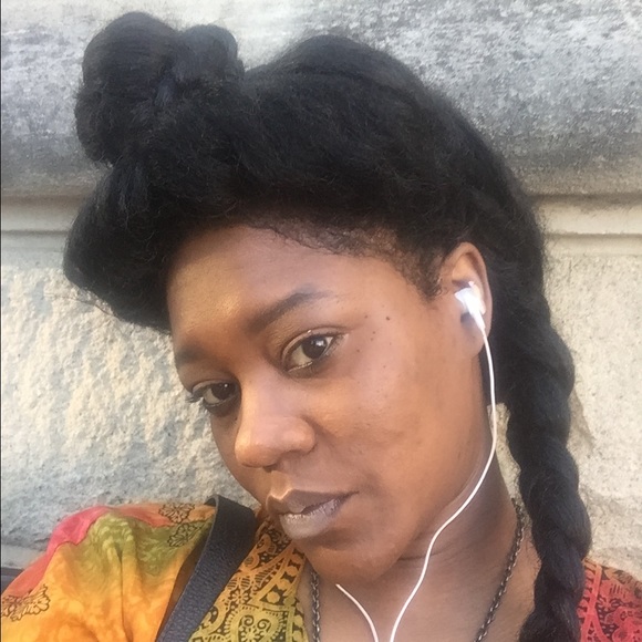 Meet your Posher, Erika - Picture 3 of 3