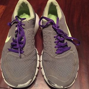 Nike tenis shoes. Good condition.