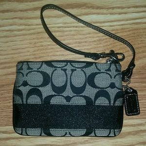 ❌*Sold on Merc* Coach wristlet