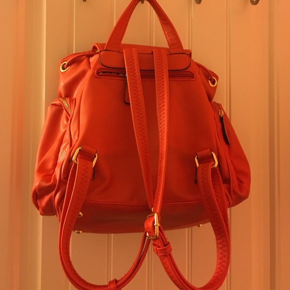 Red backpack - Picture 2 of 4