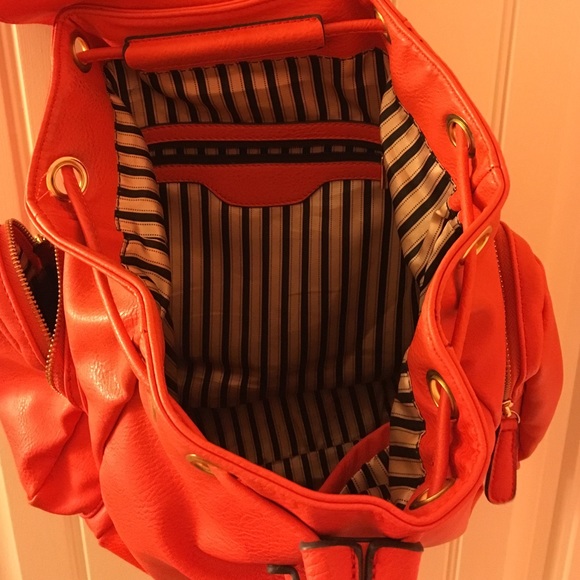 Red backpack - Picture 4 of 4