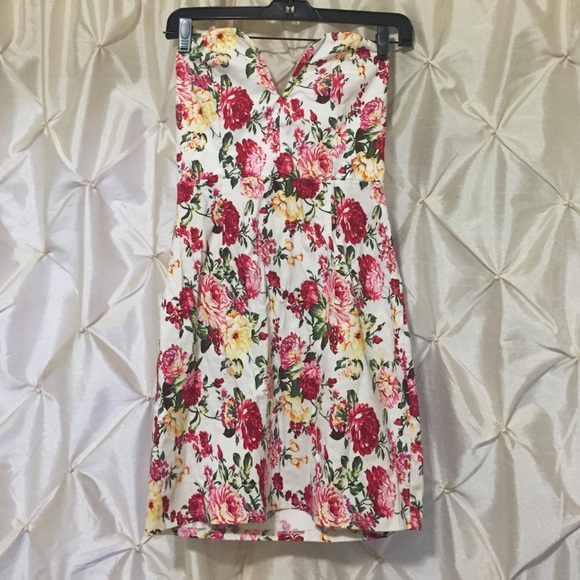 Gorgeous Strapless Floral Dress