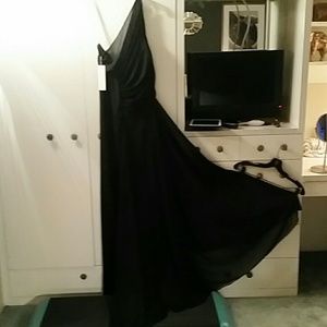 Gorgeous formal Halston black dress