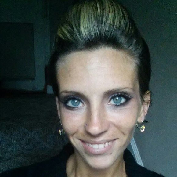 Meet your Posher, Courtney