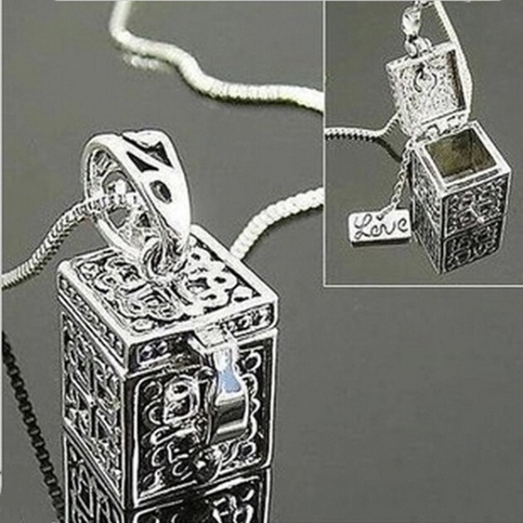 Vintage Style Silver Love❤️ Box Pendent Necklace - Picture 2 of 4