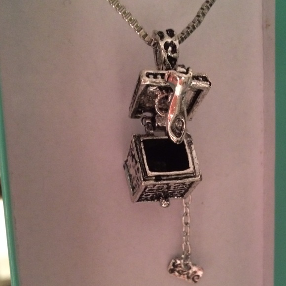 Vintage Style Silver Love❤️ Box Pendent Necklace - Picture 3 of 4