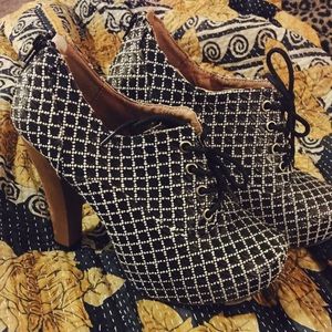 Platform Lace Up Boot/Heels