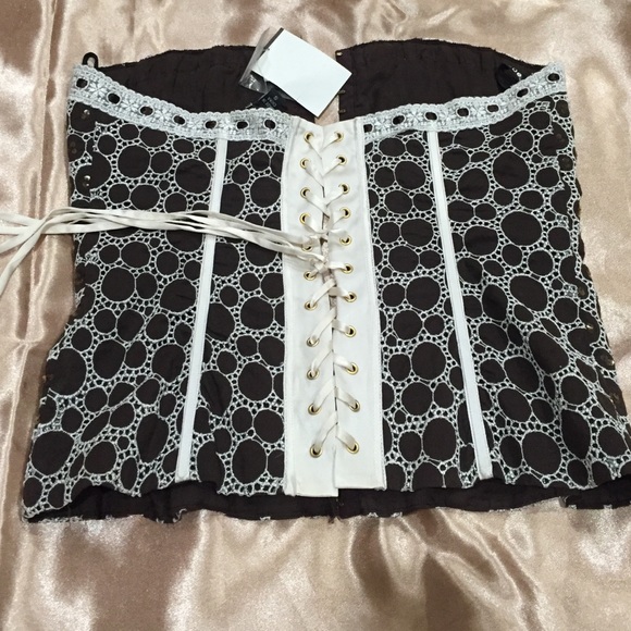 Corset - Picture 2 of 4