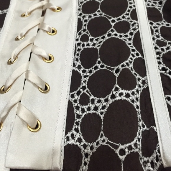 Corset - Picture 3 of 4