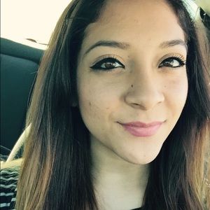 Meet your Posher, Desiree