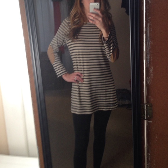 ✔️SOLD: Tunic w/ Elbow Patches - Picture 4 of 4