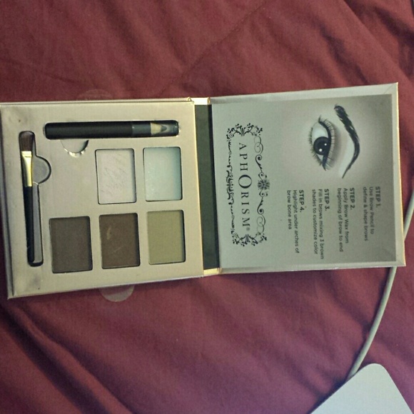 Eye brows kit and tutorial