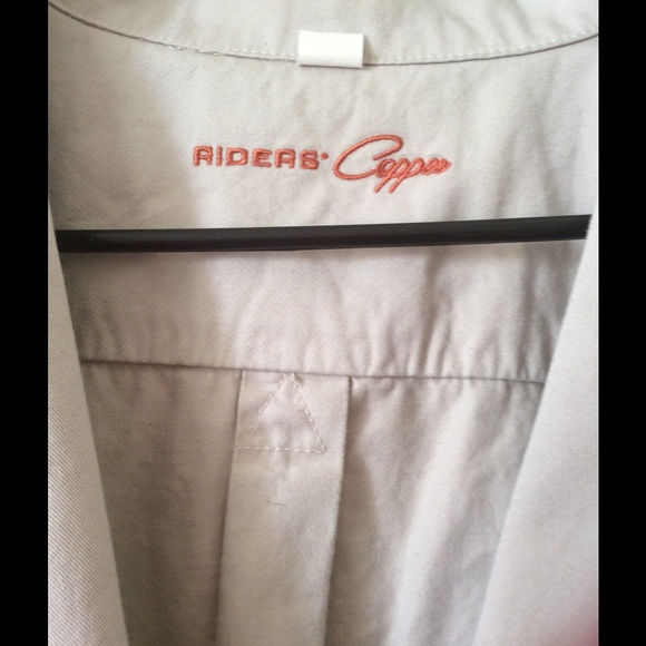 🌟 Short Sleeved Tan Blazer (Medium-Large) 🌟 - Picture 3 of 3