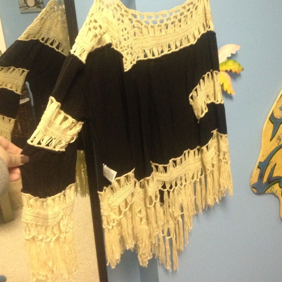 Black shirt with fringe - Picture 1 of 4