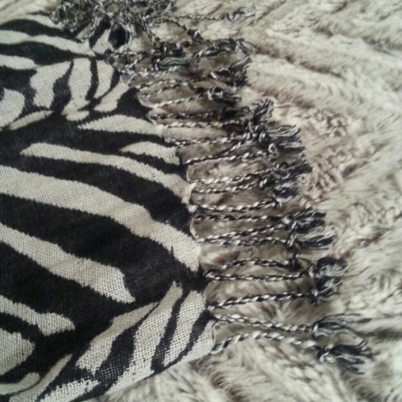 Zebra Scarf - Picture 2 of 2
