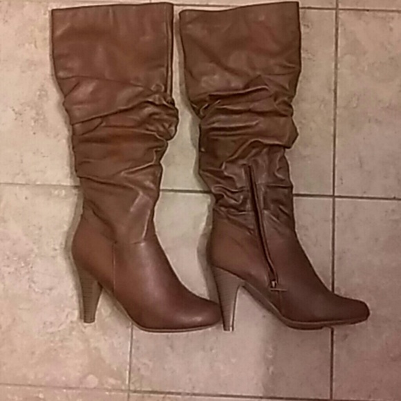 Over the knee brown boots - Picture 2 of 3