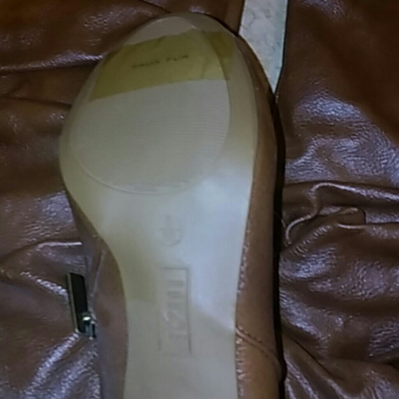 Over the knee brown boots - Picture 3 of 3