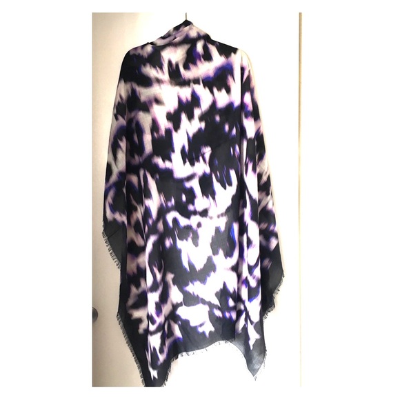 ⚡️SOLD⚡️ Balenciaga Purple Square Scarf/Shawl 😍 - Picture 1 of 4