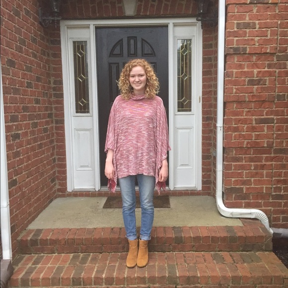 ONE LEFT Cowl Neck Poncho Top - Picture 4 of 4