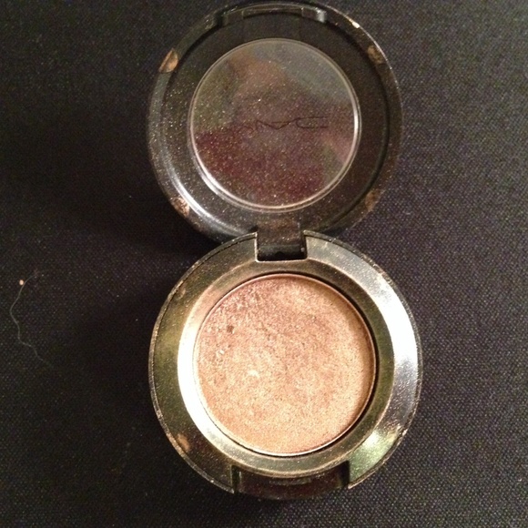 MAC woodwink veluxe pearl eyeshadow