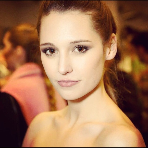 Meet Your Posher: Celia - Picture 3 of 4