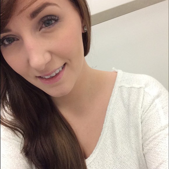 Meet your Posher, Jessica - Picture 2 of 3