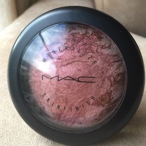 LE MAC Mineralize Skinfinish in Petticoat