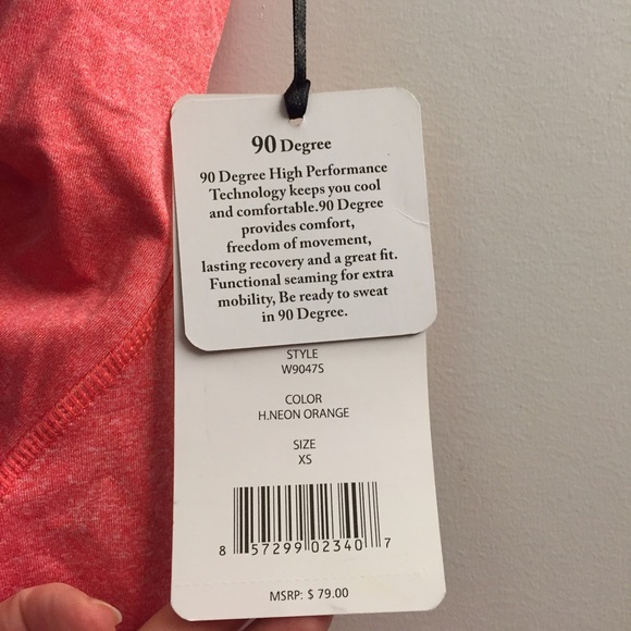 🛍 3/$10 Yoga t-shirt NWT size XS - Picture 3 of 3