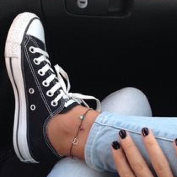 Black low top converse