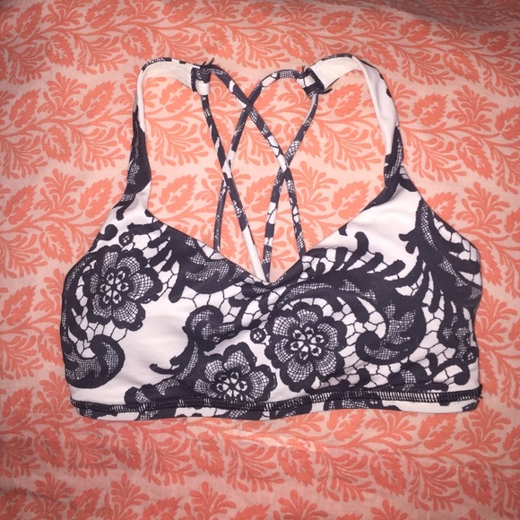 Lululemon sports bra