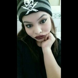 Meet your Posher, Claudia