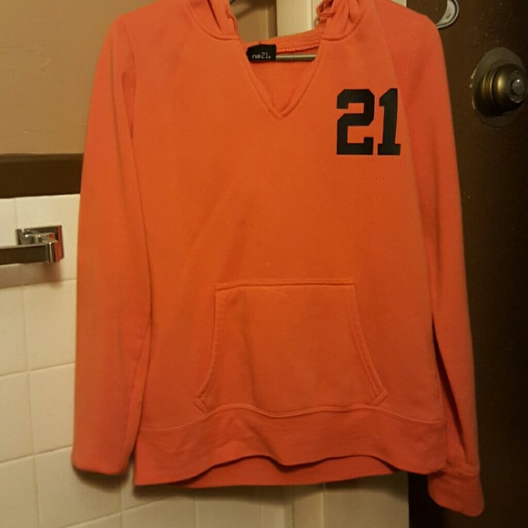 Rue 21 Sweat Shirt