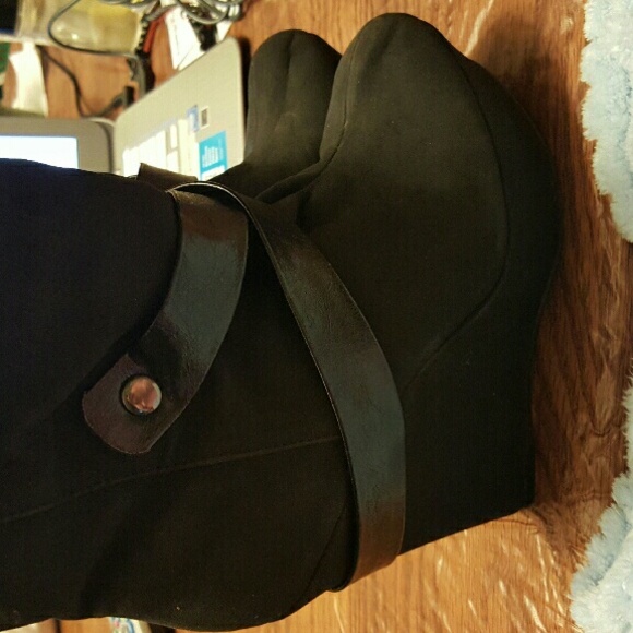 Black booties - Picture 1 of 3