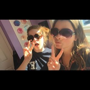 Meet your Posher, Ari