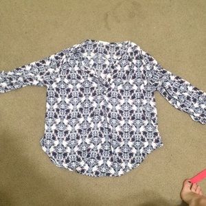 Patterned 3/4 Sleeve V-Neck LUSH Top