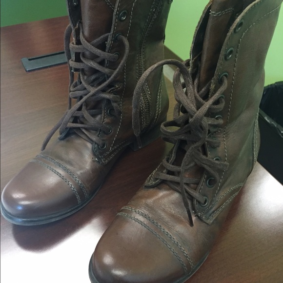 Steven Madden troopa boots size 8.