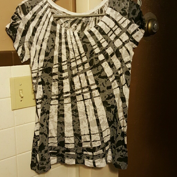 Black and white tshirt