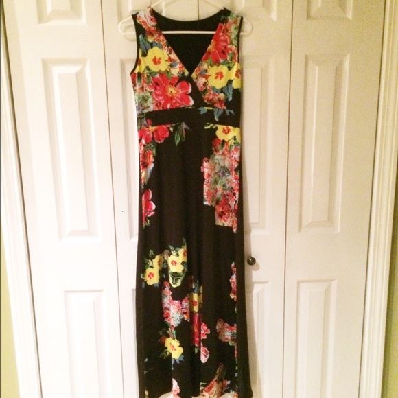 Black Floral Maxi Dress - Picture 2 of 3