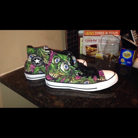 BRAND NEW Men's All star zombie converse